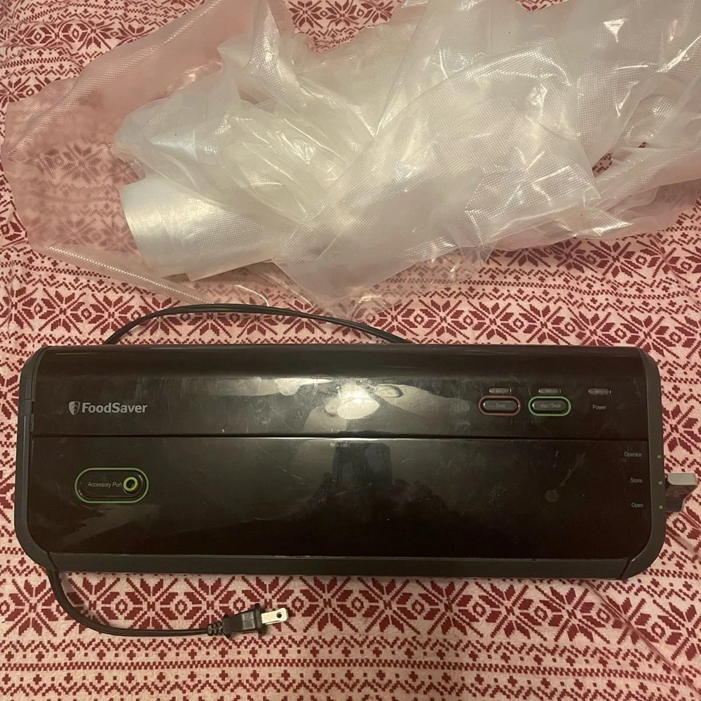 FoodSaver Vacuum Sealer in Black